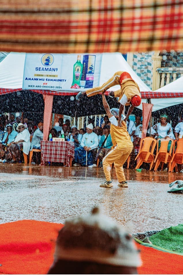 Acrobatic lift performance in the rain at Ikeji